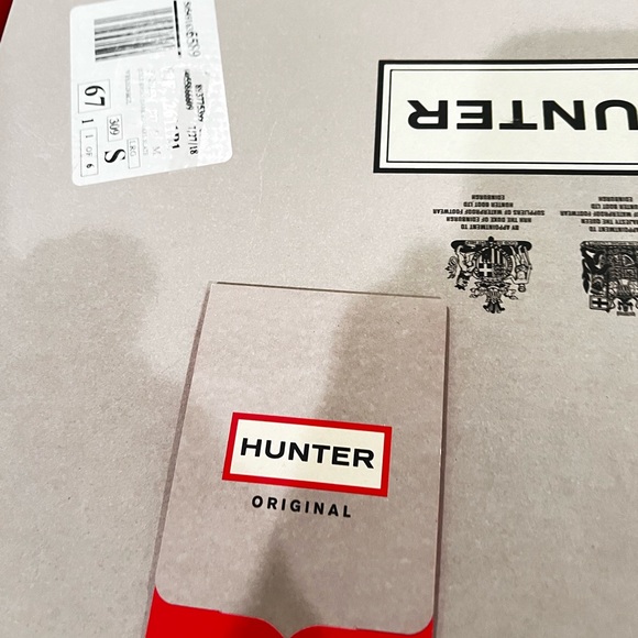Hunter Boots Brand New in Box. Dark light powder blue.  Quilted Boots. Size 9. - Picture 2 of 6